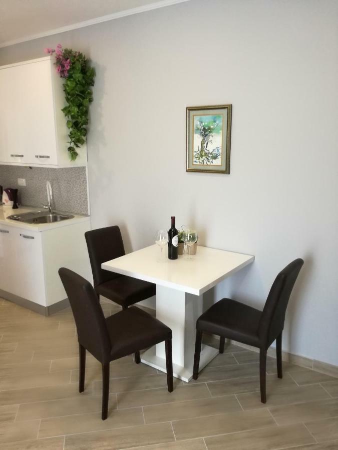 Apartments Smokva Makarska Eksteriør bilde